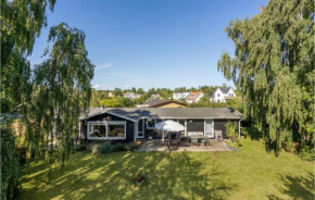 Awesome Home In Bogø By With House Sea View, Bogø By